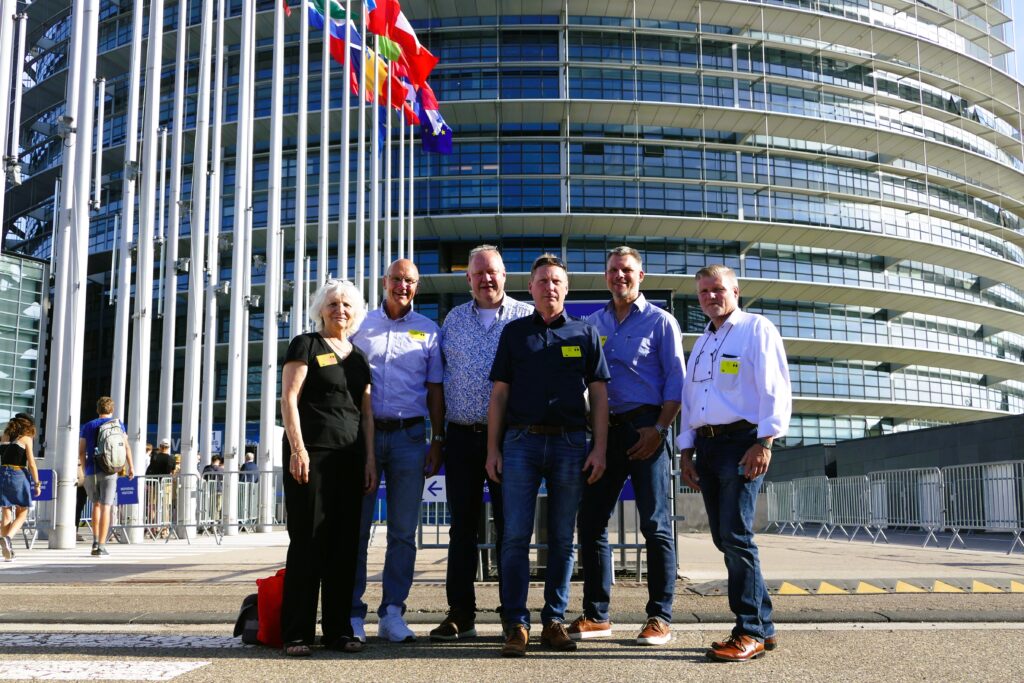 Vor der Europaparlament in Straßburg