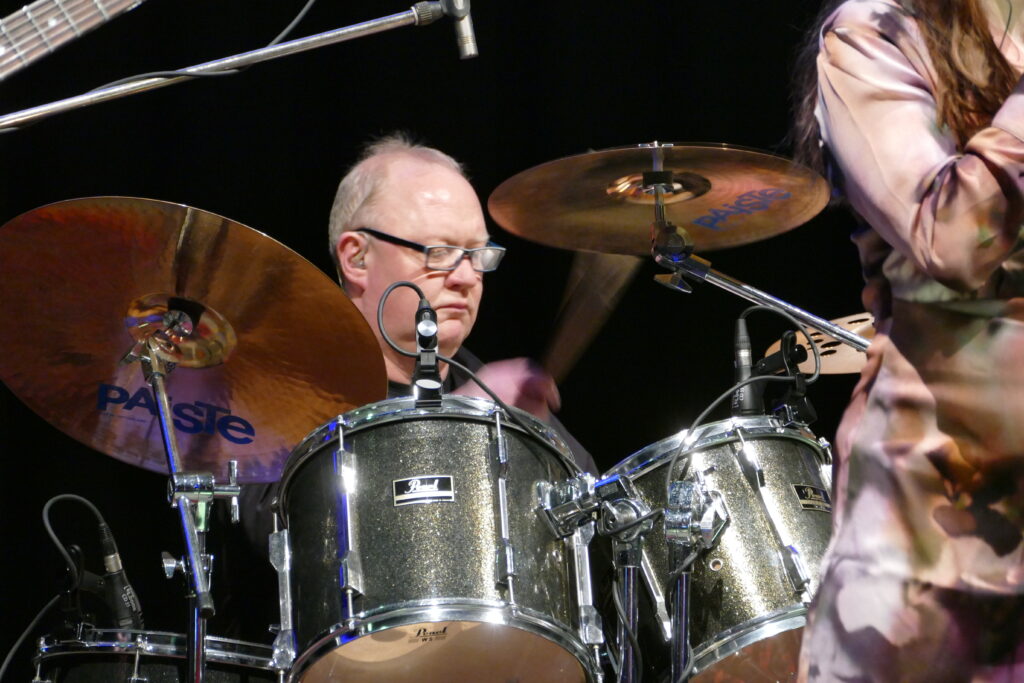 Der Herr für die rhythmische Basis: Drummer Michael von Düllen