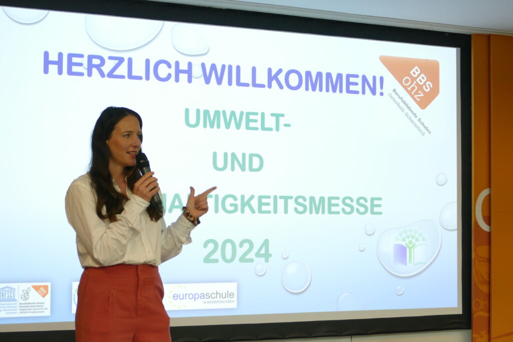 Dorena Schimweg (Umweltprofilteamleiterin) und...