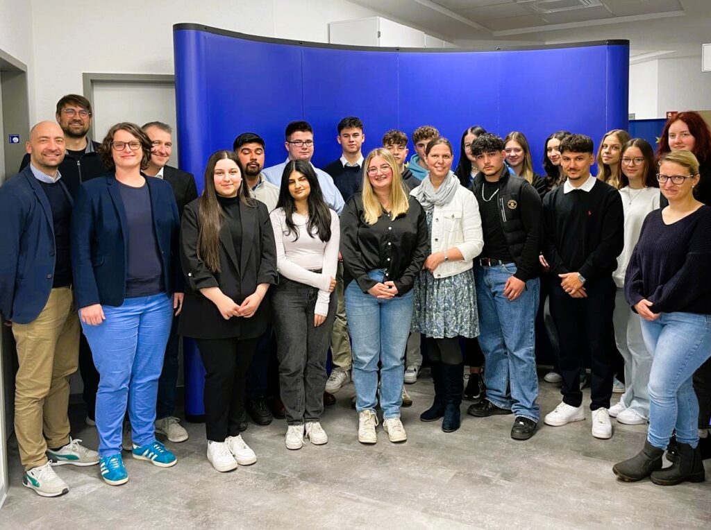 Gruppenbild mit allen Beteiligten des Niedersachsen Dialogs