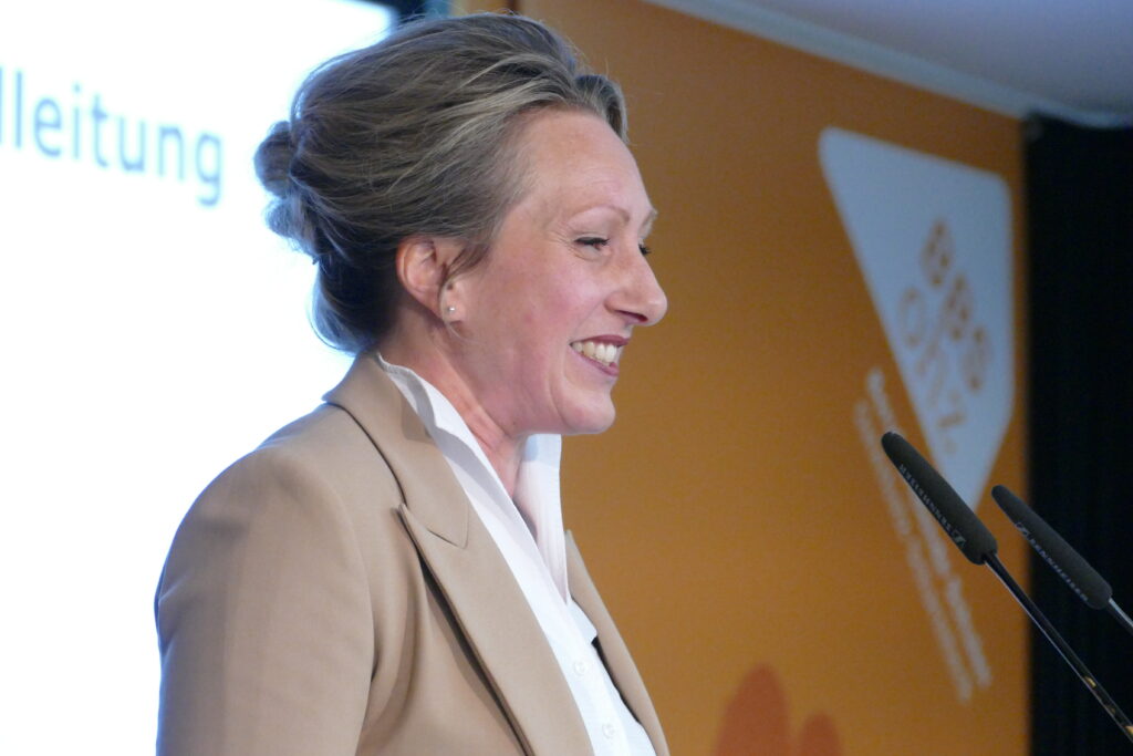 Daniela Thies hält die Festrede