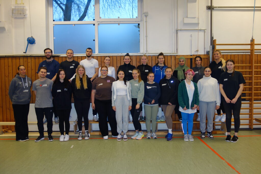 Die Schülerinnen und Schüler der FSP-24 haben in der Waldorfschule in der Lindenstraße den Sportunterricht durchgeführt