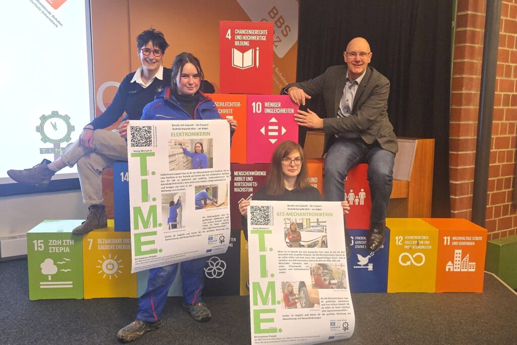 Das UNESCO-Ziel "Hochwertige Bildung" stand im Mittelpunkt - Mit dabei (v.l.) Angelika Bletgen, Lea Sophie Meyer, Yasmin Brandt und Jürgen Grimm