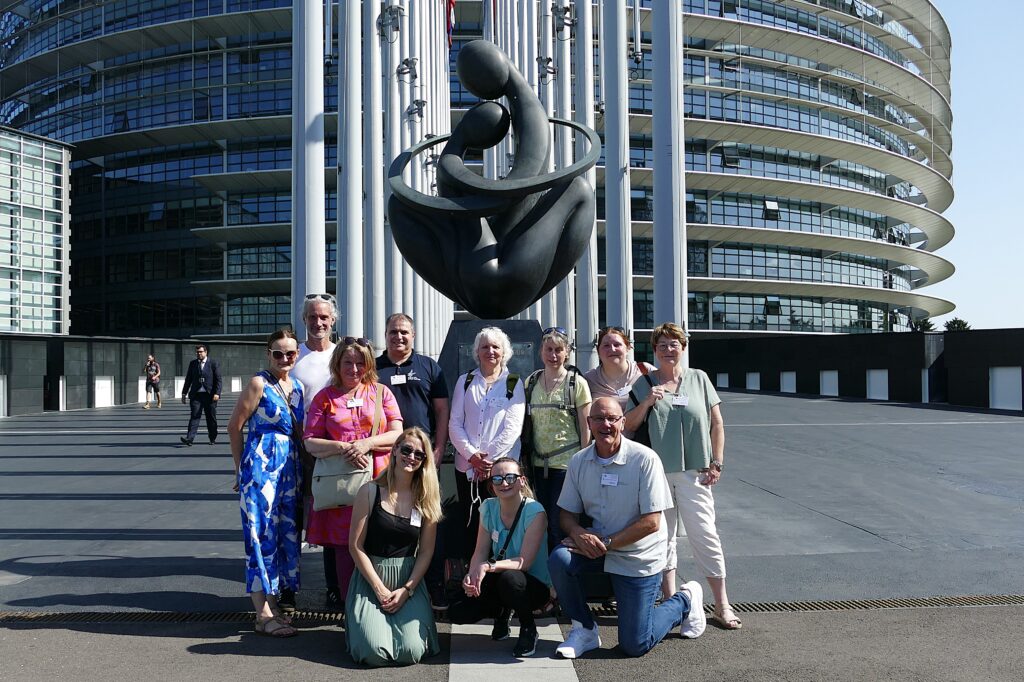 Vor dem Europaparlament in Straßburg