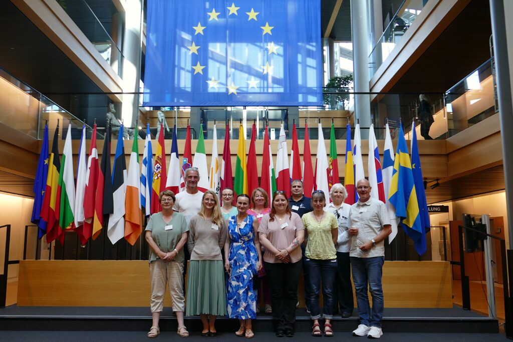 Vor den Flaggen der EU-Länder - immer ein beliebtes Fotomotiv