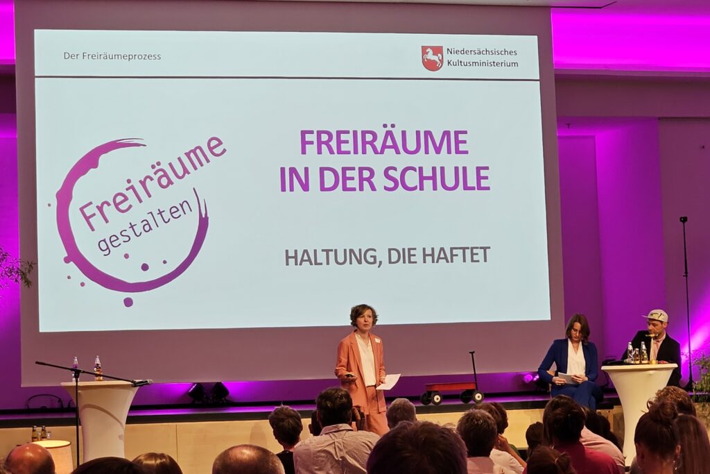 "HALTUNG, DIE HAFTET" - Der Slogan für die Veranstaltung