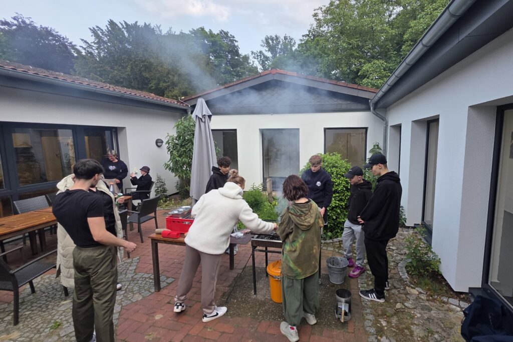 Zum Start des Austausches: grillen und ...