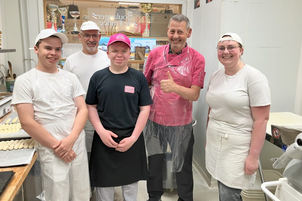 Tirian in der Boulangerie  Pâtisserie M. ReutenauerHEIC
