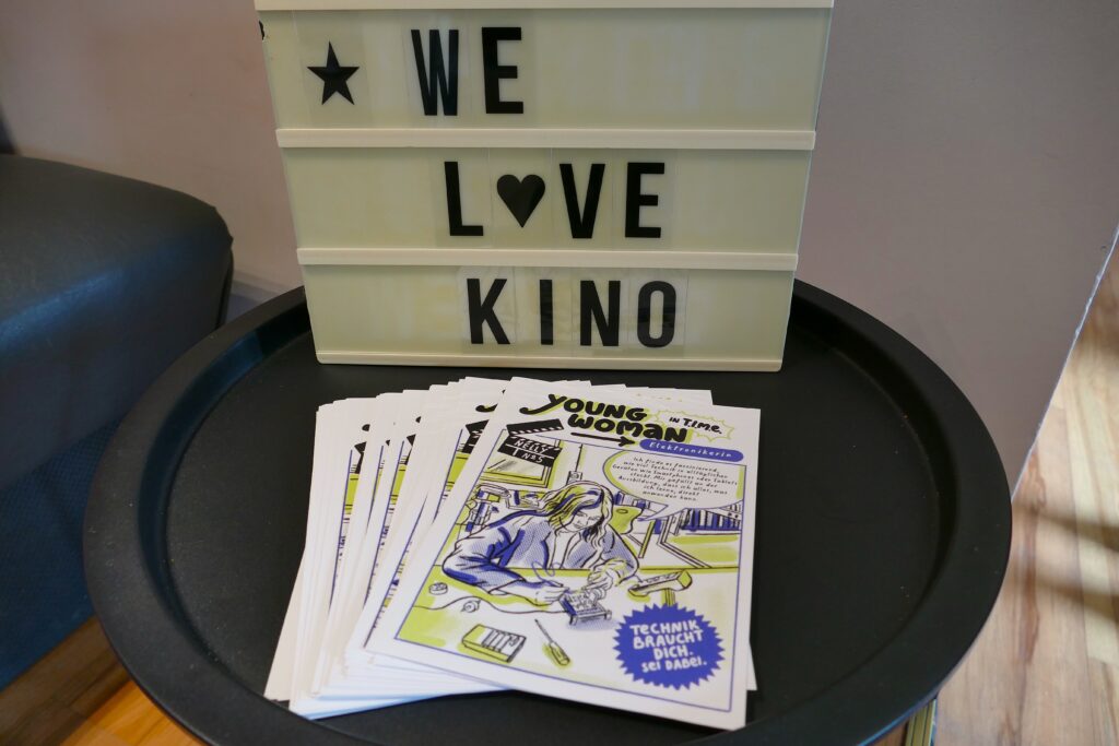 Graphic Novels liegen im Kino aus