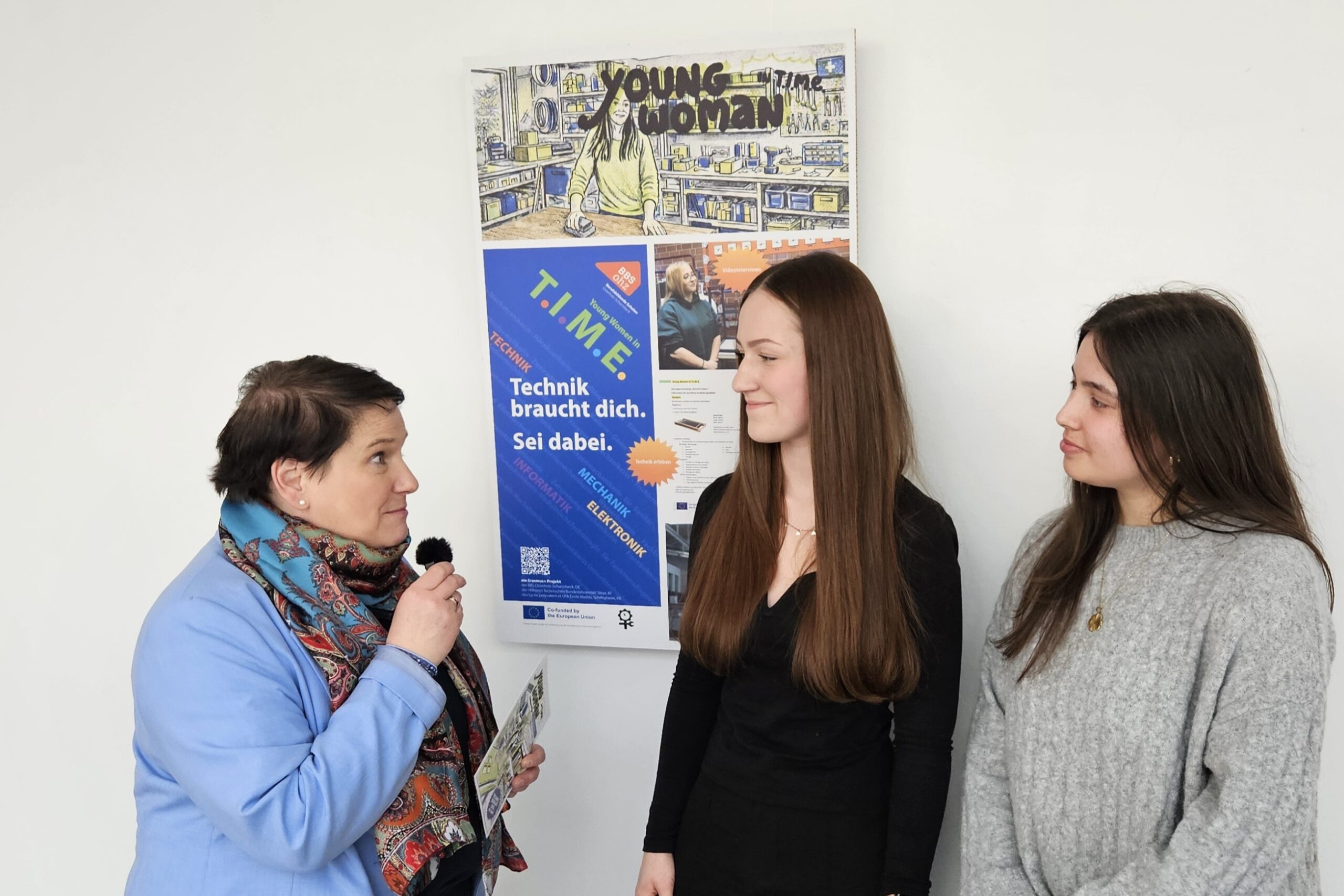 Frau Ministerin Walter im Interview mit Marieke Lütjen und Asina Günes v.l.n.r. (Foto: Daniel Kunstmann)