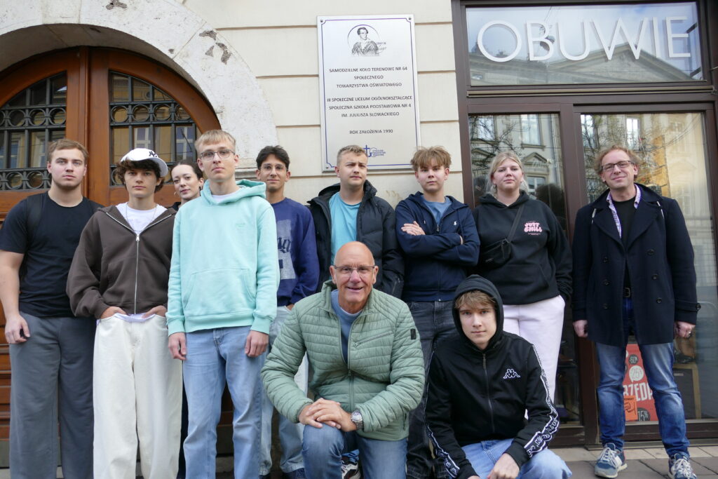 Vor der Juliusz-Słowacki-Schule